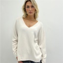 maglia con scollo a v e spacchi laterali monaco